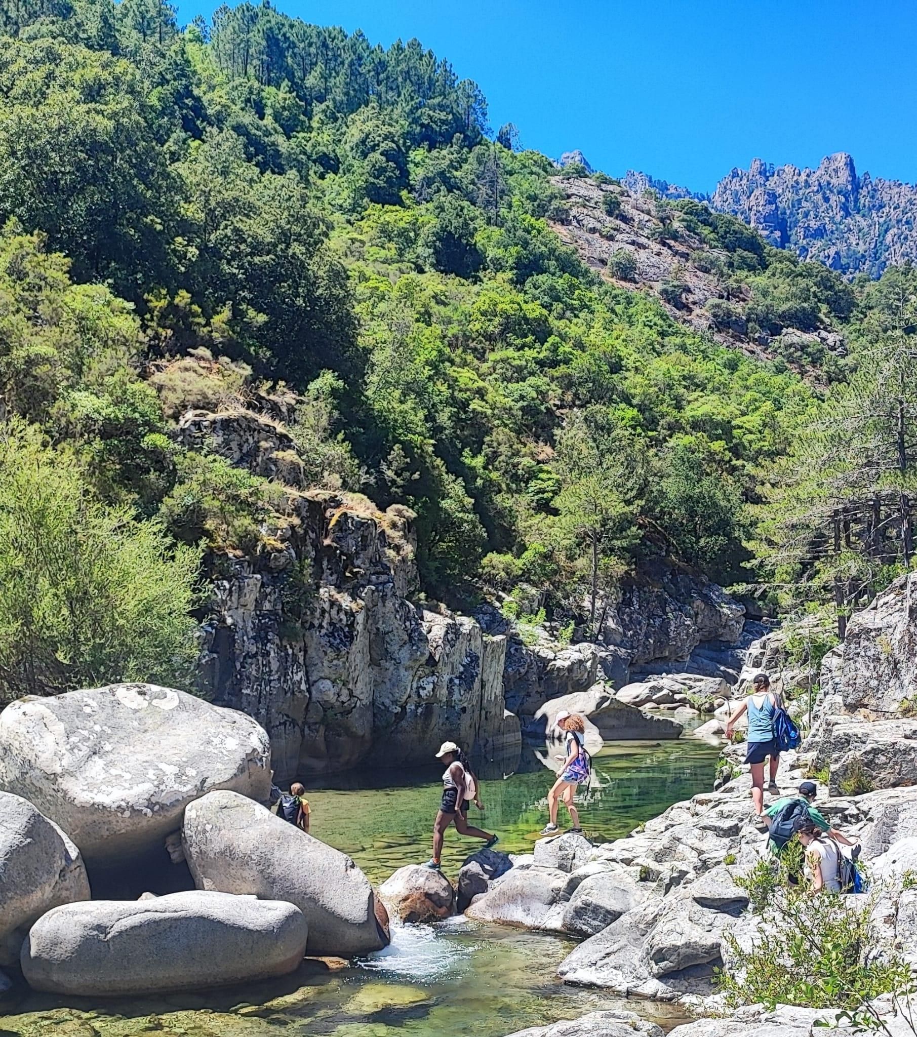 Wanderung auf einem uralten Pfad & Pause am Rande eines Beckens des Tavignanu