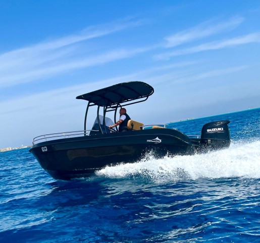 Visit Hurghada Nemo Beach Tour at Giftun Island with Speedboat in Hurghada
