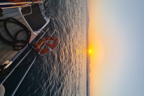 Cambrils: catamarancruise Costa Dorada bij zonsondergang met drankjes
