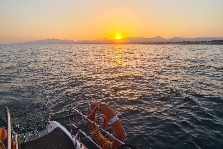 Cambrils: Costa Dorada Rejs katamaranem o zachodzie słońca z napojami