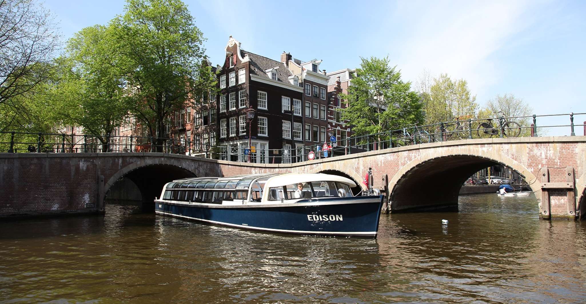 Amsterdam: 75 Minute City Canal Cruise with Audio Guide photo 1