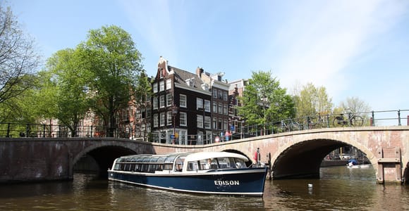 Amsterdam: Grachtenrundfahrt mit Audioguide