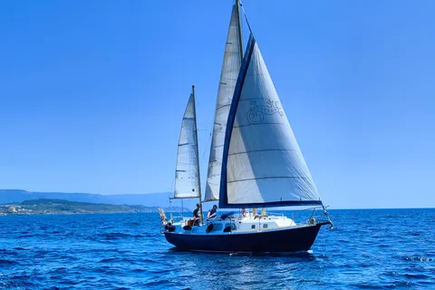 Alghero: Escursione di un giorno in barca a vela