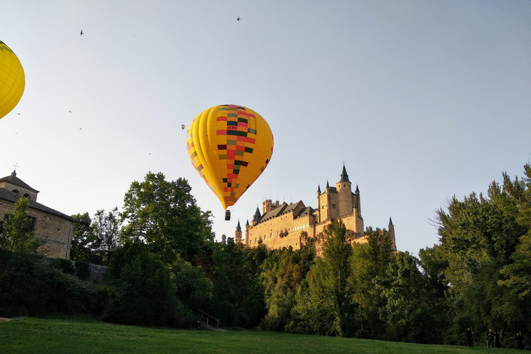 Segovia: ballonvaart met transferoptie vanuit MadridSegovia: ochtendballonvaart