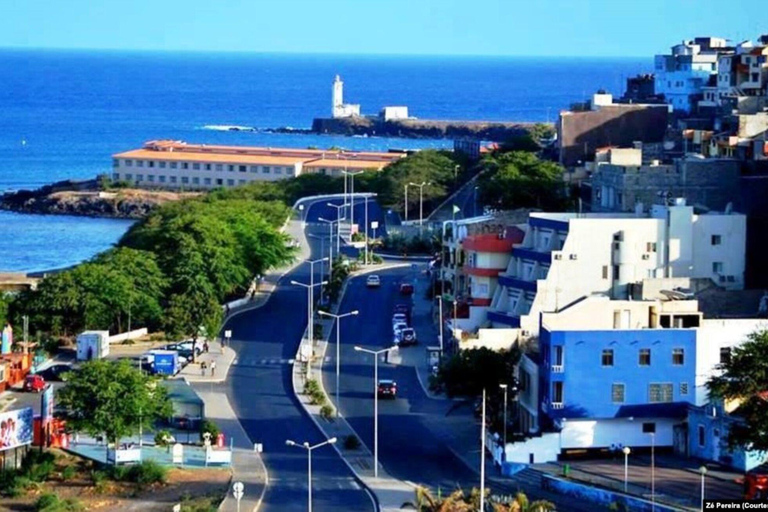 Zjedz lunch z mieszkańcami, kościołem i targowiskamiCiesz się lunchem z mieszkańcami