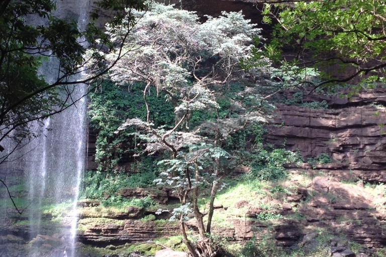 Poznaj bliźniaczy wodospad Ghany - wodospad Boti