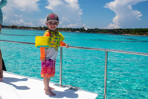 Catamarán y Snorkel en Arrecife de Cancún a Isla Mujeres