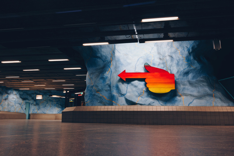 Promenade artistique dans le métro de Stockholm avec un habitant de la ville