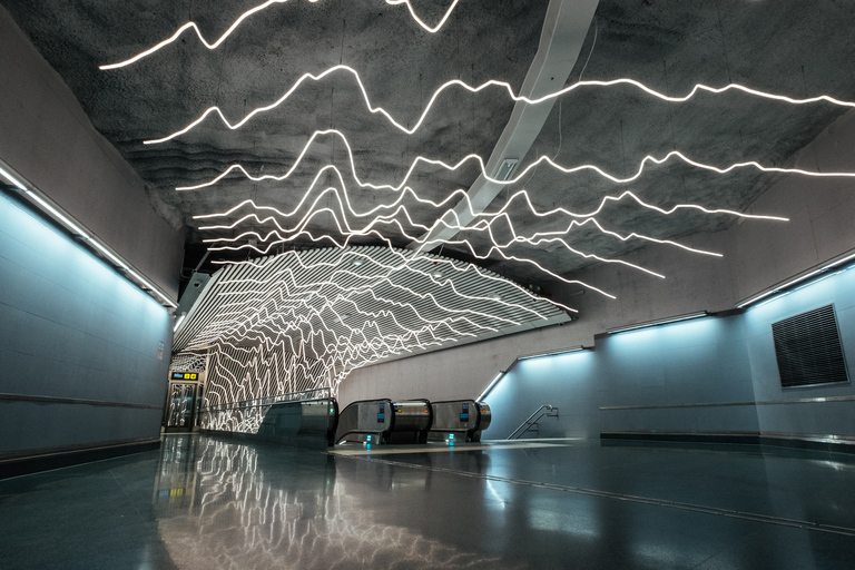 Promenade artistique dans le métro de Stockholm avec un habitant de la ville