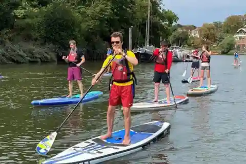Wyprawa z Hampton Court do Richmond Paddleboarding