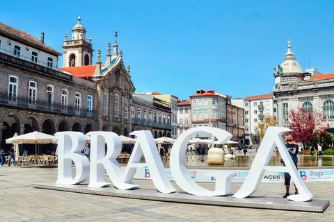 From Porto: Private Braga and Guimarães Tour with Pickup