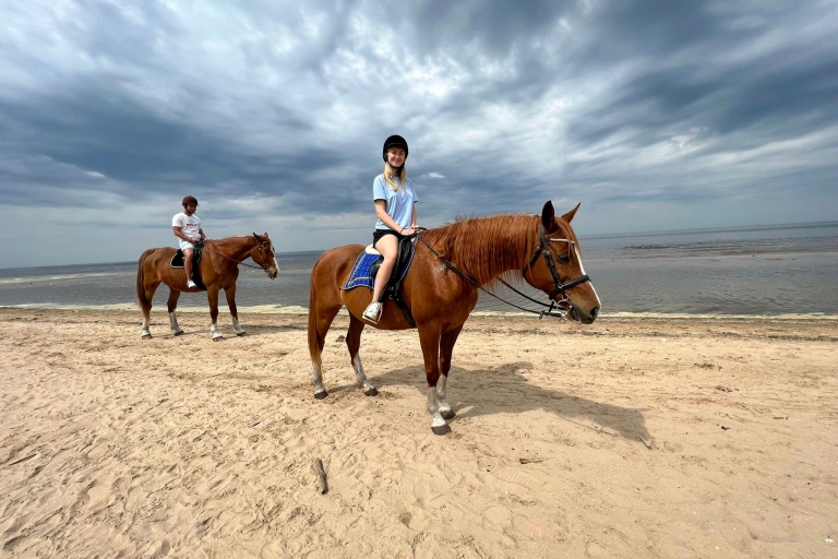 Excursión a caballo por la playa de Riga