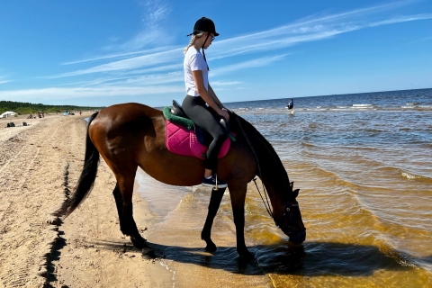 Excursión a caballo por la playa de Riga