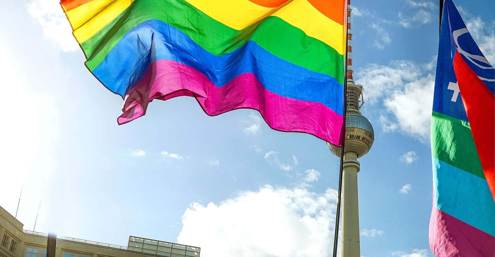 QueerCityPass Berlim, QueerCityPass com transporte e descontos - Hizvo