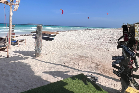 KiteSurf: Prywatne lekcje przed Mnemba, Zanzibar - początkujący/średnio zaawansowaniKitesurfing: prywatne lekcje przed Mnembą, Zanzibar – poziom początkujący/średnio zaawa