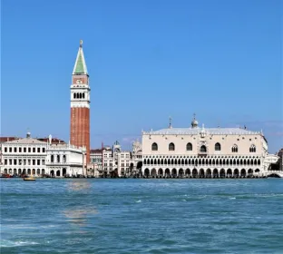 Von Venedig aus: Murano und Burano Bootstour mit Zwischenstopps