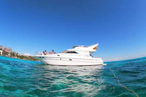 Cancún: Puente exclusivo Sea Ray Express para 14 personasExperiencia en yate privado con excursión de snorkel 4 horas