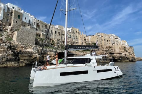 Tour privado en catamarán en Polignano a Mare