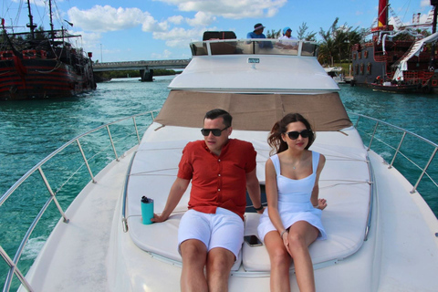 Cancun: Ekskluzywny most Sea Ray Express dla 14 osóbPrivate Yacht Experience z nurkowaniem z rurką 4 godziny