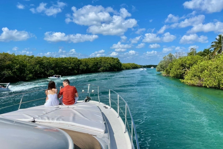 Cancún: Puente exclusivo Sea Ray Express para 14 personasExperiencia en yate privado con excursión de snorkel 4 horas