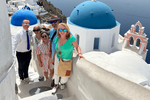 Santorini: From Reel to Real – Private Tour of Hidden Gems Santorin : visite privée en français – joyaux cachés
