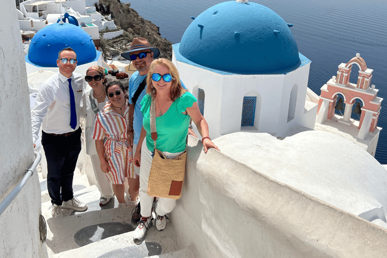 Santorini: From Reel to Real – Private Tour of Hidden Gems Santorin : visite privée en français – joyaux cachés