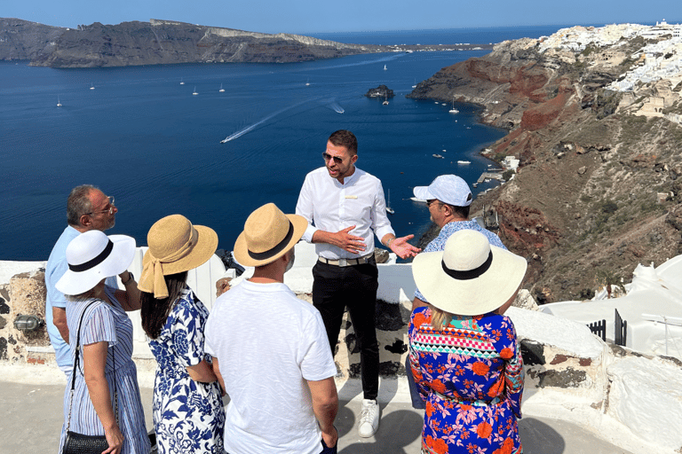 Santorini: From Reel to Real – Private Tour of Hidden Gems Santorin : visite privée en français – joyaux cachés