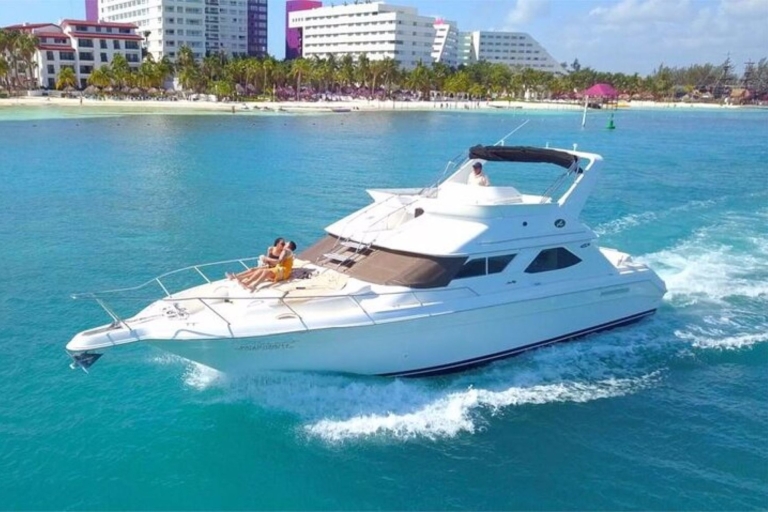 Private luxury Flybridge 46 feet yacht in Cancun Private luxury Flybridge 46 feet yacht