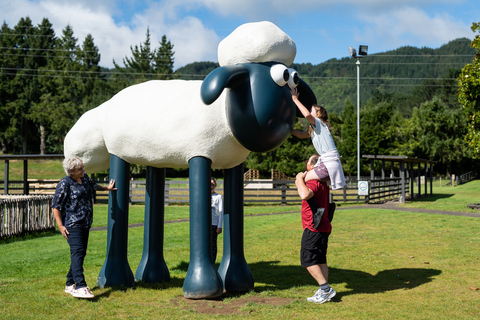 Rotorua: passeio pela fazenda Agrodome com exposição e degustação de produtosRotorua: Tour pela fazenda Agrodome com show e degustação de produtos