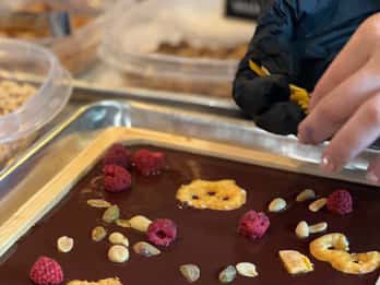 Santa Bárbara: Barra de chocolate e oficina de criação de caixas de arte