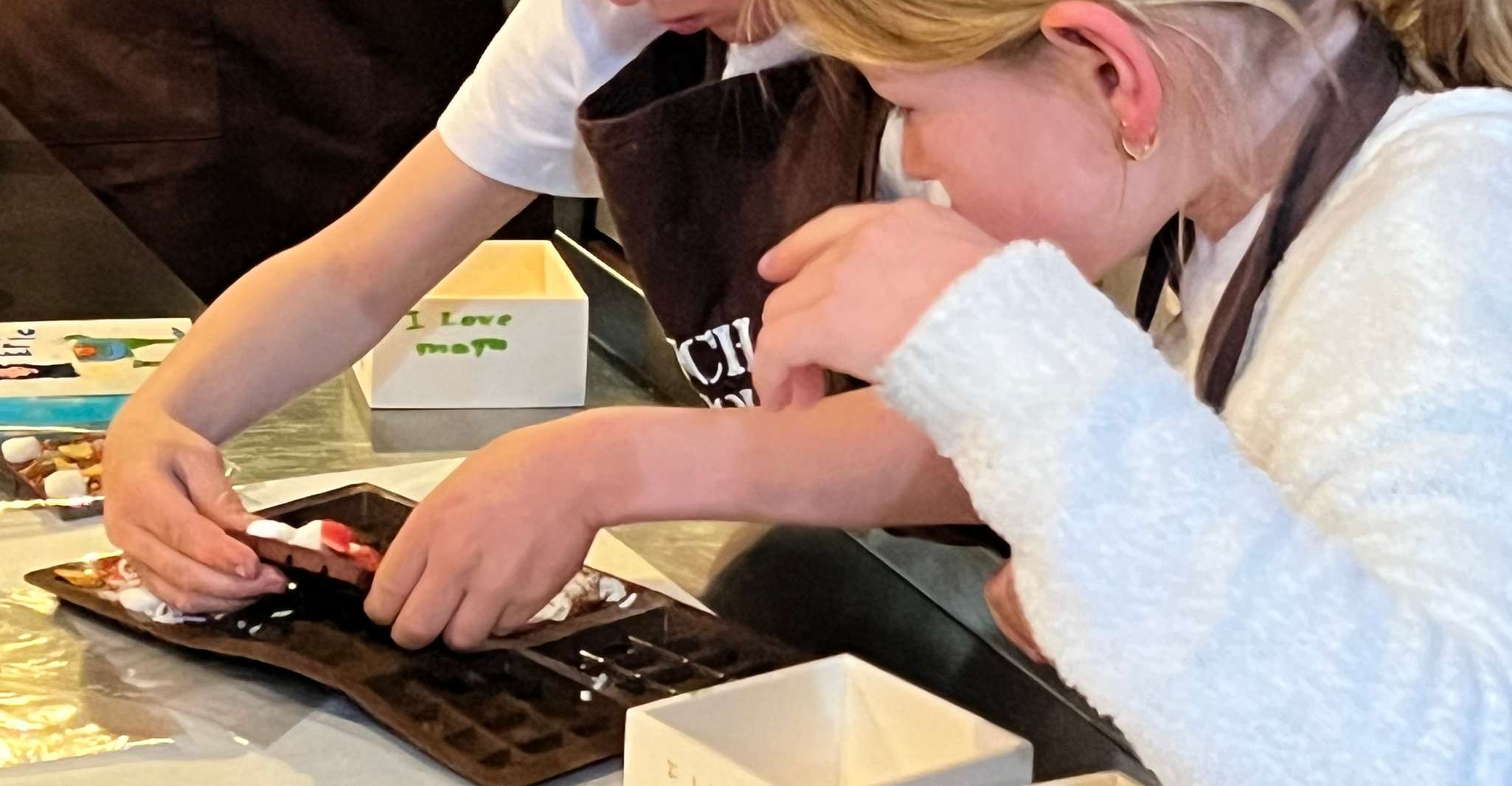 Santa Barbara, Chocolate Bar & Art Box Making Workshop - Hizvo