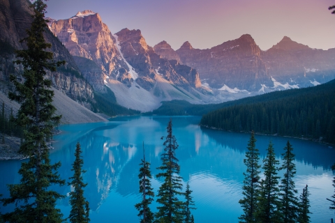 Moraine Lake and Lake Louise Half Day Tour 7:15am departure from Calgary