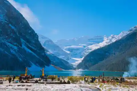 Moraine Lake and Lake Louise Half Day Tour