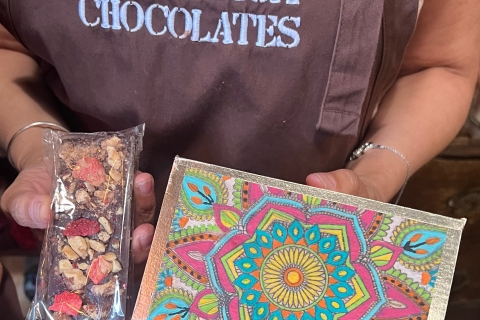 Santa Barbara: Workshops zur Herstellung von Schokoriegeln und KunstschachtelnMedium Box mit Schokoladentafelherstellung