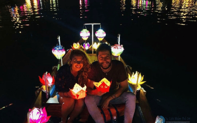 Hoi An Hoai River Boat Trip by Night with Release Lantern