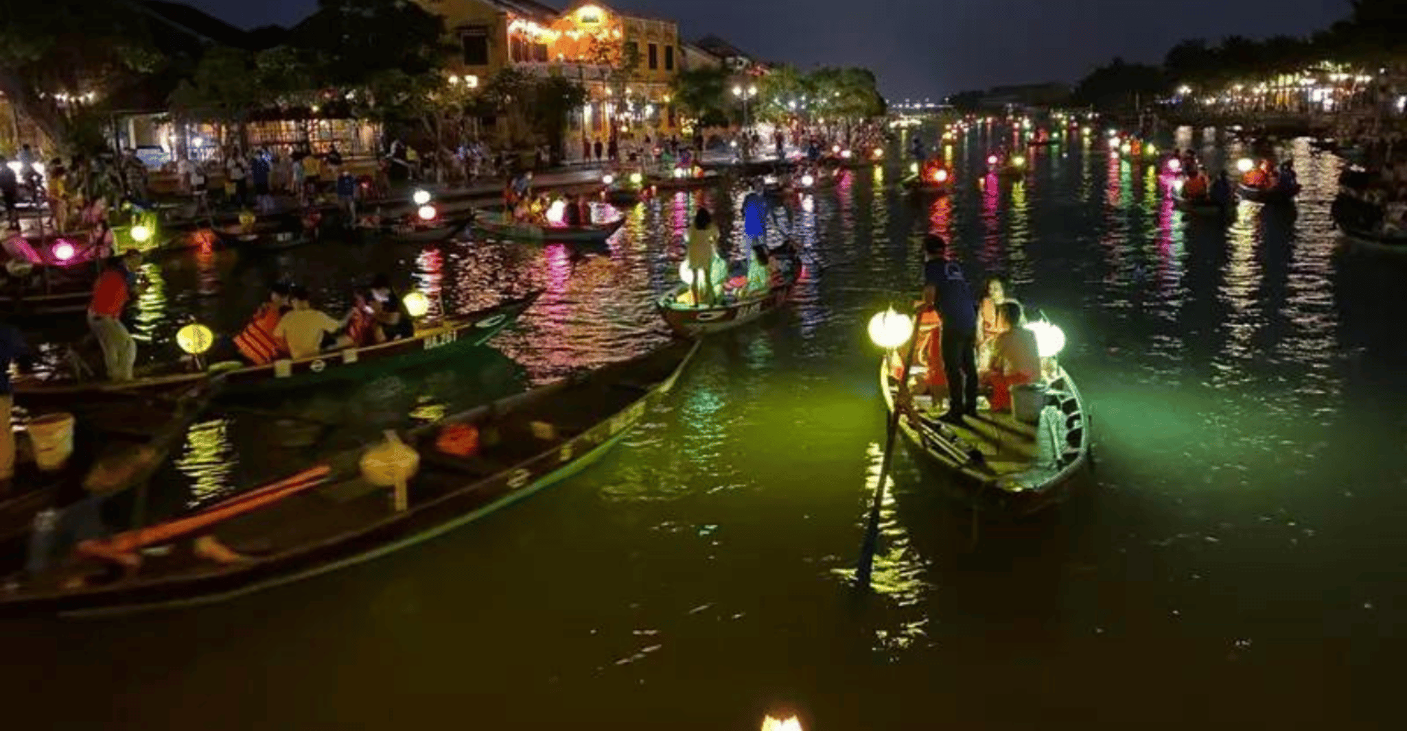Hoi An, Hoai River Boat Trip by Night met Release Lantaarn - Hizvo