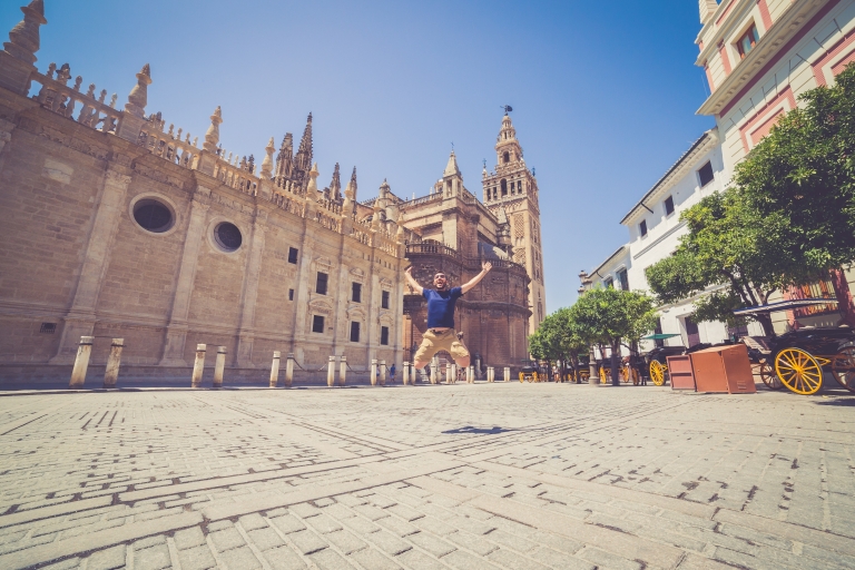 Sevilla: professionele fotoshoot buiten de kathedraal en de GiraldaStandaard (10 foto's)