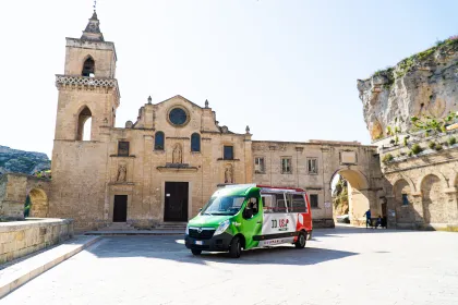 Matera: Offizielle offene Bustour mit Eintritt zur Casa Grotta