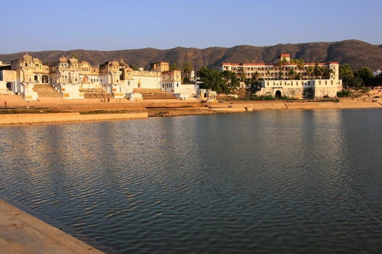 Van Udaipur: privétransfer naar Jaipur via Pushkar