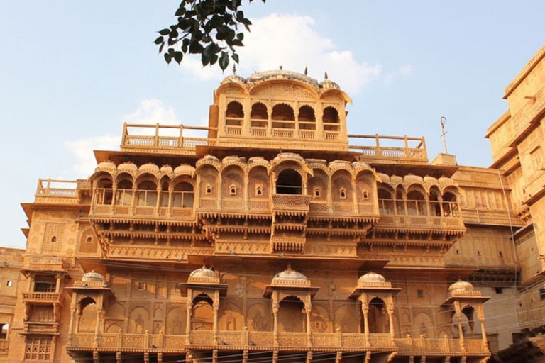 Depuis Udaipur, transfert à Jaisalmer via le temple jaïn de Ranakpur