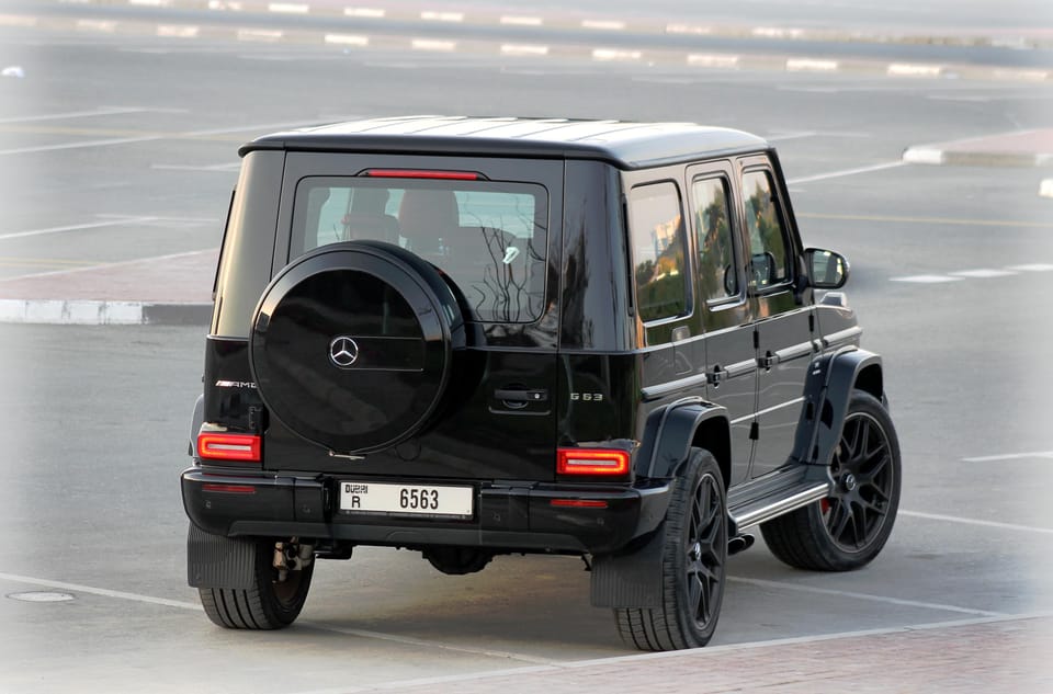 Mercedes G63 2022 Un giorno di autonoleggio a Dubai - Hizvo