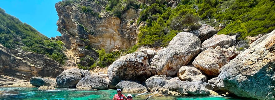 Cala Granadella : Cala en Caló : Excursion en plongée libre et en kayak dans les grottes marines