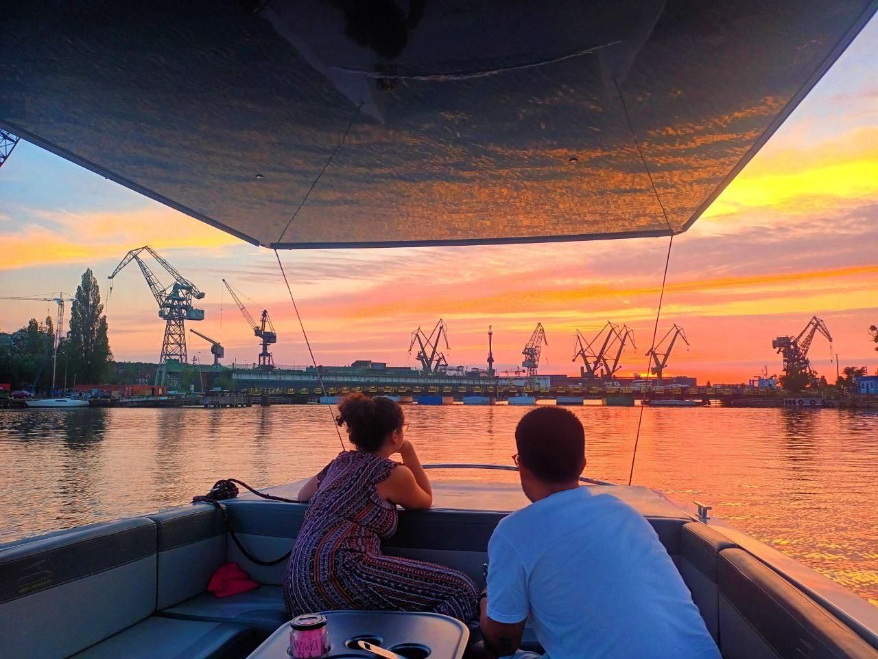 Danzig: Öko-Bootsfahrt auf der Motława bei Sonnenuntergang mit Prosecco