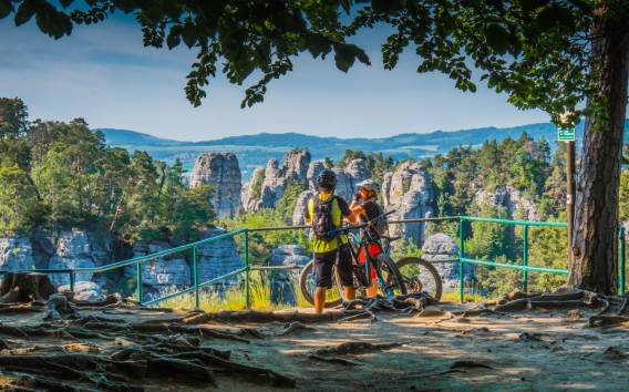 Von Prag aus: E-Mountainbiking-Trip ins Böhmische Paradies