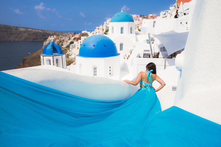 Vliegende jurk Santorini fotoshoot