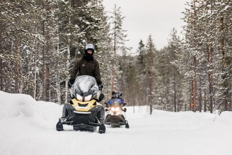Rovaniemi: Rodzinna wycieczka skuterem śnieżnym po kole podbiegunowym