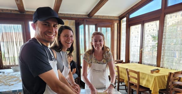 Amalfi: Tagliatelle, Mozzarella & Tiramisù Cooking Class