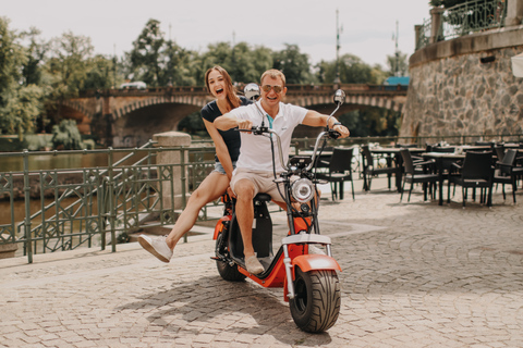 Prague : 2 heures d'excursion en E-scooter avec guide