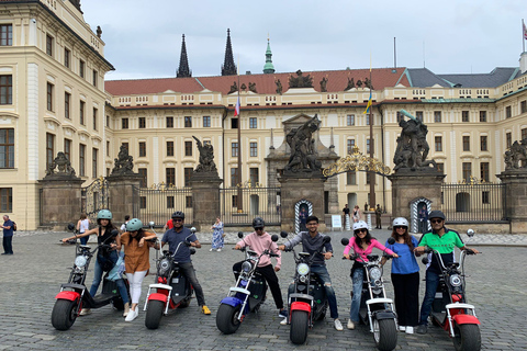 Praga: Excursión en E-scooter de 2 horas con neumáticos gordos y guíaPraga: Recorrido en E-scooter de neumáticos gordos de 2 horas con guía