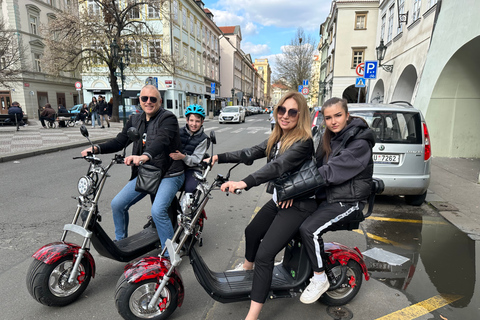 Praag: 2 uur durende e-scootertour met dikke banden met gids